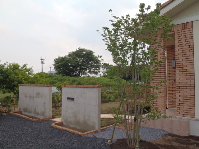 洋風庭園の玄関アプローチ